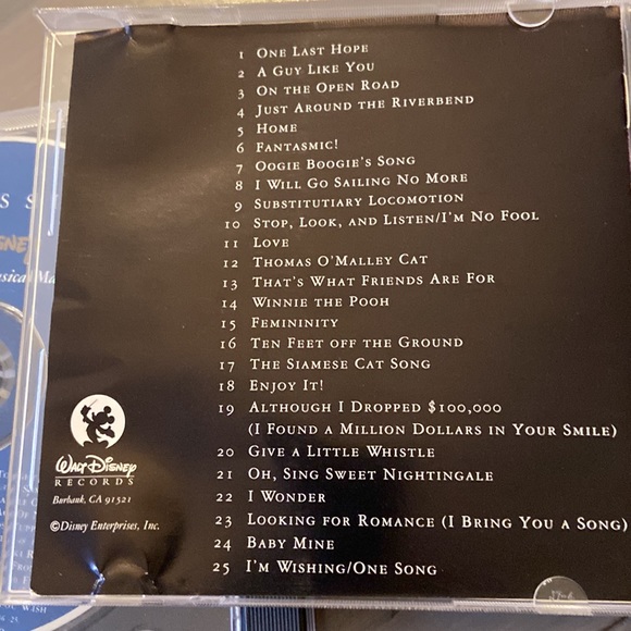3 Classic Disney Majical music CDs - Picture 8 of 11